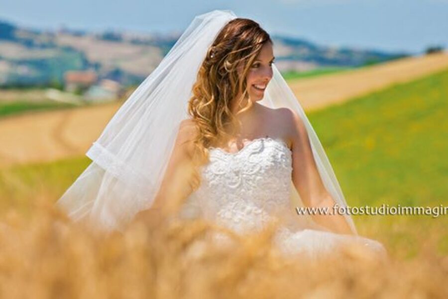 Bella e simpatica…..una sposa immersa nel paesaggio marchigiano : Ramona