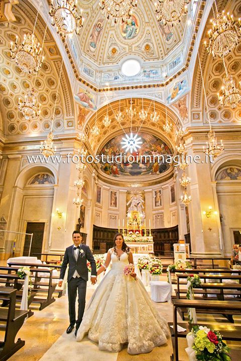 MARCO&DANIELA in una una bella immagine dai toni caldi e scenografia mozzafiato. #fotografia #wedding #sposi #luce #ambiente #duomo #ripatransone #fotostudioimmagine