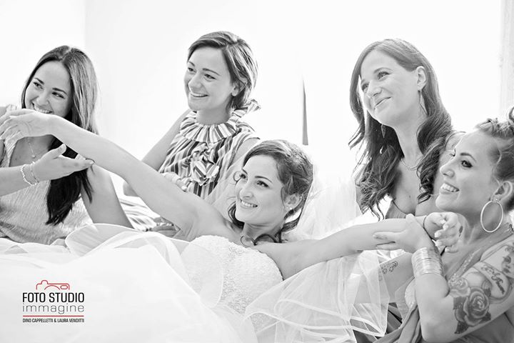 La felicità è…..sposarsi ed avere delle amiche veramente speciali, auguri Daniela. #sposa #felicità  #amici #amiche #fotostudioimmagine #fotografia #matrimonio