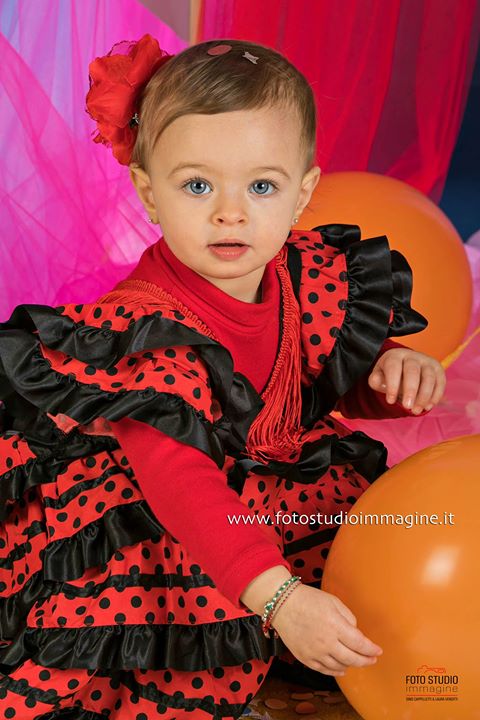 Ed ecco la piccola Marta, frizzante, gioiosa e felice di farsi fotografare. #carnevale #salapose #simpatia #maschera #studio #fotostudioimmagine #grottammare