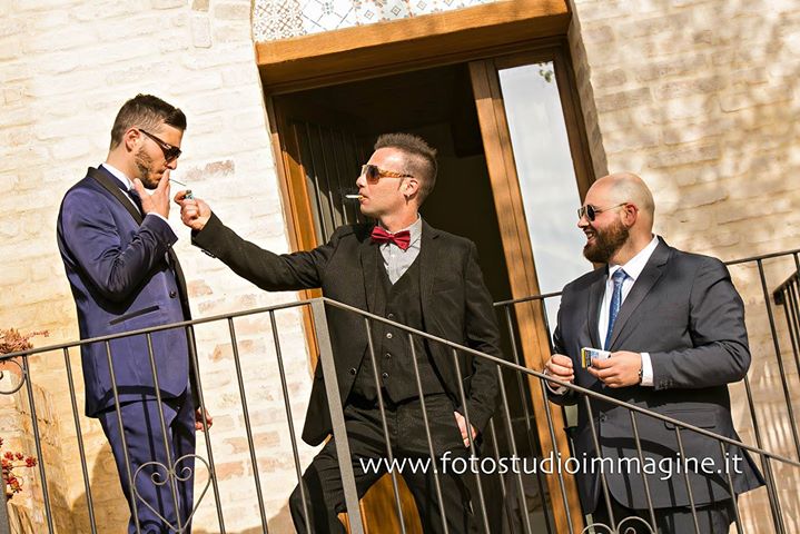 Sposarsi ed avere vicino dei “testimoni” come questi non è da tutti, vero Armando Cameli e Martina Sciarroni ?🤣🎬❤️📷🎥😃#wedding #testimoni #sposi #simpatia #originali #mitici #amore #fantasia #fotografia #fotostudioimmagine