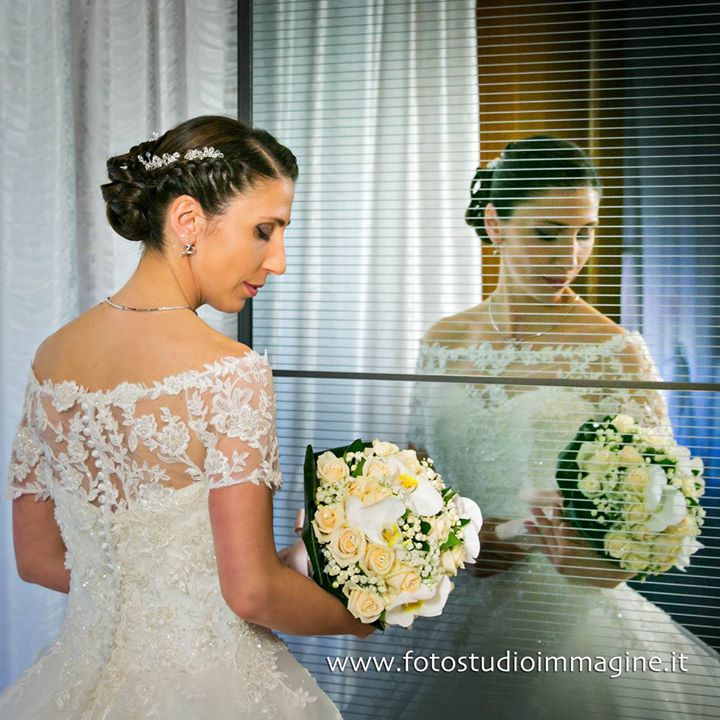 Laura Silla……una sposa bella, elegante e molto simpatica, cosa vuoi di più dalla vita?😃📷❤️🎥🎬#sposa #bella #simpatica #elegante #raffinata #scanno #abruzzo #italy #abitodasposa #fotostudioimmagine #grottammare #marche